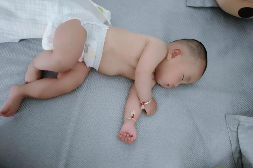 鄢陵几个月宝宝会抬头